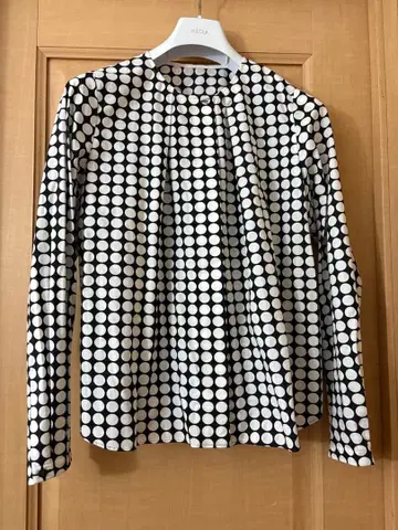 Human woman 긴팔 도트 무늬 셔츠 미사용