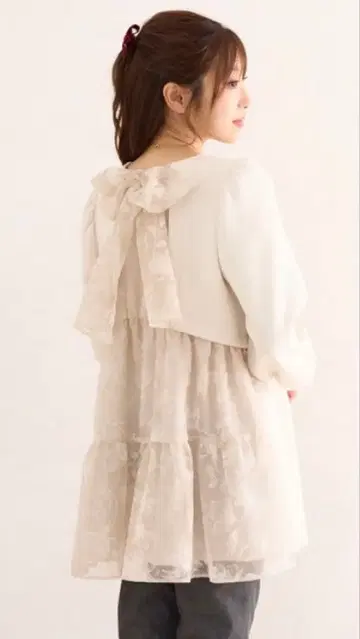 로즈 티아라 밀리오 라멘토 더블 에어 절개 티셔츠 베이지