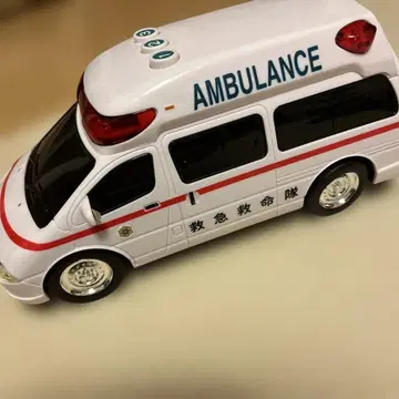 구급차 미니카 빨간색 라이트 포함 프릭션 사운드 사이렌