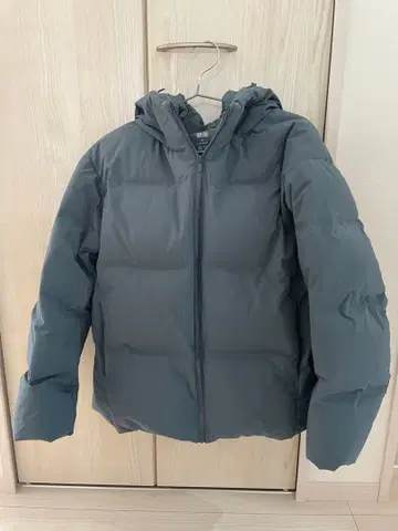 유니클로 UNIQLO 심리스 다운 파카 M