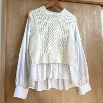 화이트 케이블 짜임 니트 베스트 셔츠