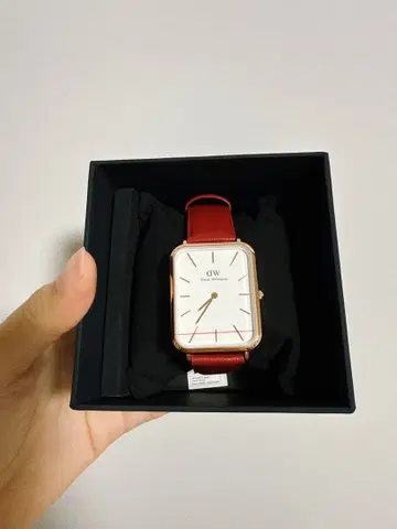 Daniel Wellington DW 레드 가죽 손목시계