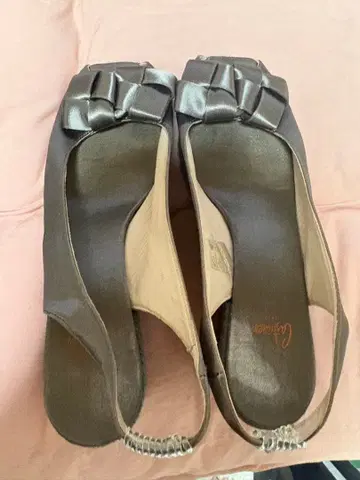 카스타니에르 리본 포함 그레이 샌들 39