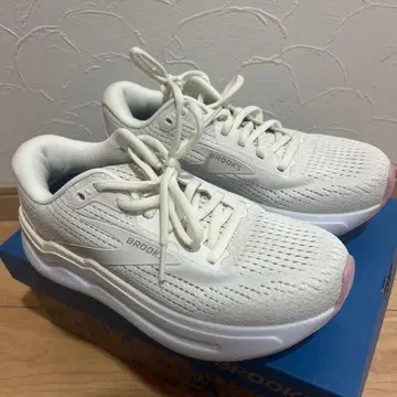 BROOKS Ghost Max2 베이지 22cm