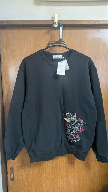 KARA KURI 자수 블랙 맨투맨 L 사이즈