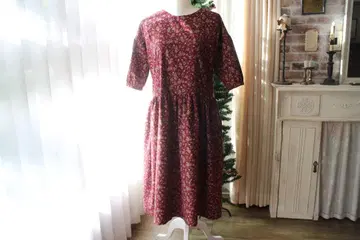 크리스마스 이벤트에 딱 맞는 보르도 색상의 원피스