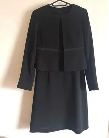 블랙 원피스 수트 ( 자켓 포함 )