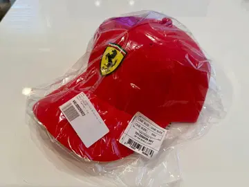 Ferrari 빨간색 캡 Shell 로고 포함
