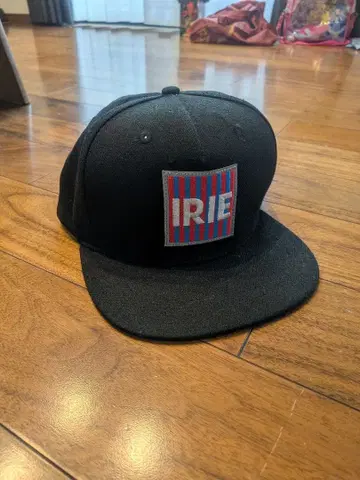 IRIE 스트라이프 디자인 블랙 캡