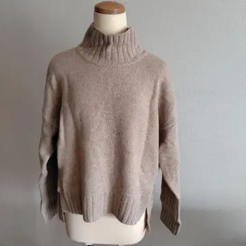 1er 베이지 터틀넥 스웨터 긴팔