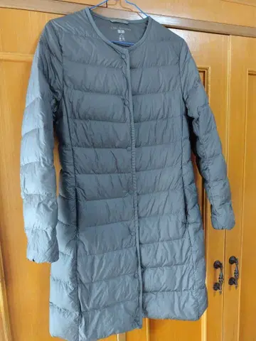 유니클로 울트라 라이트 다운 컴팩트 코트 카키 M 사이즈 수납 봉투 포함