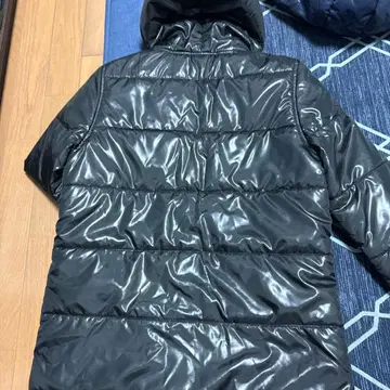 광택이 있는 블랙 다운 자켓 M 사이즈