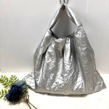 실버 주름 가공 숄더백