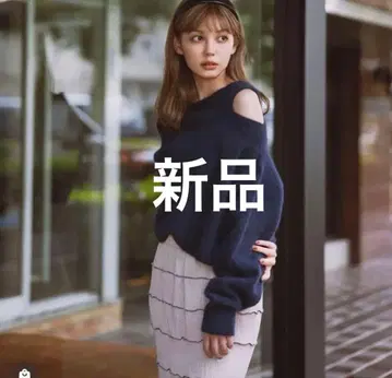 [미사용 새상품 택 포함] 코코딜 폭스 오프숄더 니트 네이비