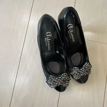 Artemis 비쥬 장식 리본 블랙 펌프스 22.5cm