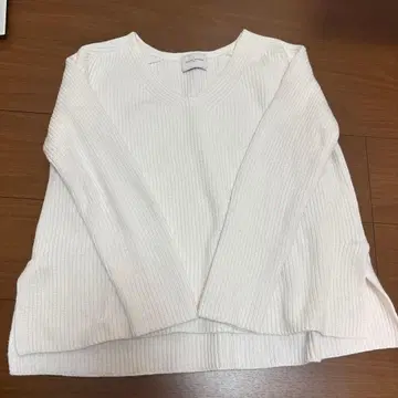 UNITED ARROWS 화이트 V넥 스웨터