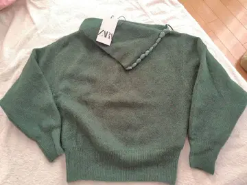 ZARA 새상품급 스톤 장식 그린 컬러 V넥 스웨터