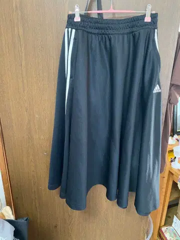 adidas 블랙 롱 스커트 사이드 스트라이프