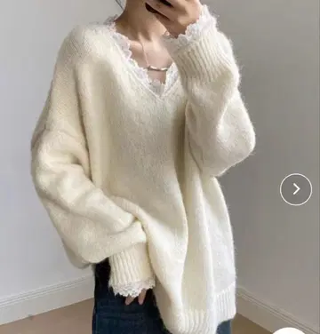 AMAJI 레이스 헴 V넥 루즈핏 니트탑