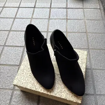 RANDA 블랙 앵클부츠 S 사이즈