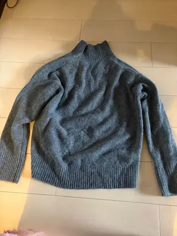 UNIQLO 그레이 하이넥 스웨터