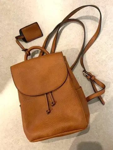 브라운 플랩 백팩