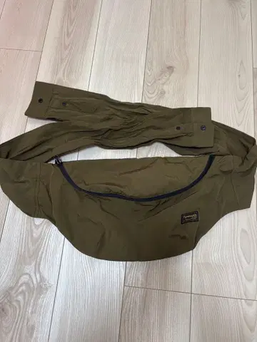 tightbooth 바디백 올리브