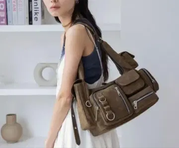 멀티 포켓 원 숄더 BAG 지나시스 미사용 새상품 이번 시즌 신상