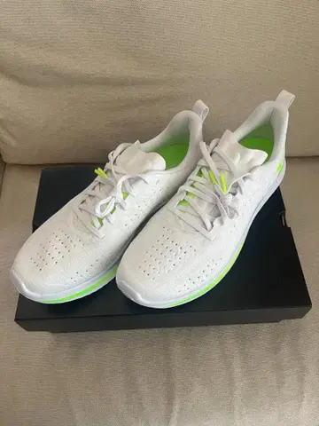 언더아머 벨로시티4 화이트 x 그린 27.5cm 새상품