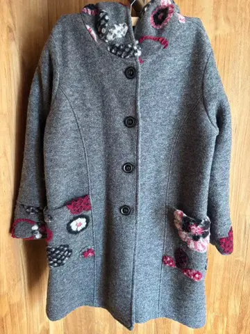 후드 부착 그레이 코트 꽃무늬 자수
