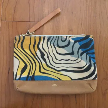 APC 스트라이프 디자인 파우치