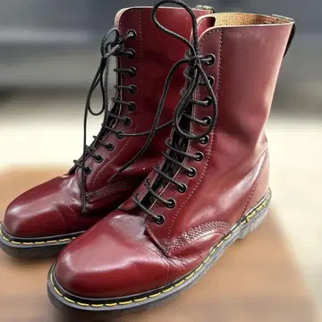 used 영국제 닥터마틴 10홀 부츠 27cm 체리 레드
