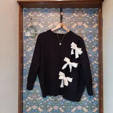 HEENIE HEENIE 블랙 리본 포함 니트