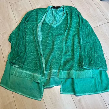 그린 컬러 오픈 프론트 가디건과 V넥 상의 세트