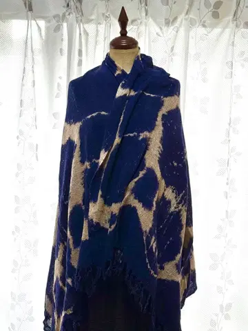 네이비와 베이지의 대형 스톨 숄