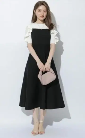 아슈와이저 리슈 5부 소매 프릴 슬리브 뷔스티에 니트 원피스