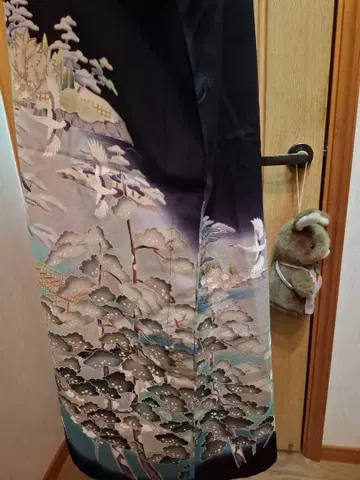 전통 예복 기모노에서 온 스트레이트 원피스