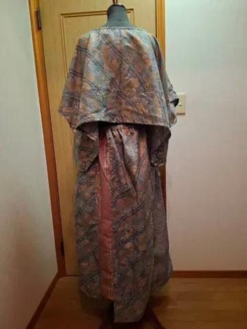 워셔블 기모노 3종으로 구성된 판초 스타일 블라우스와 롱 스커트 세트