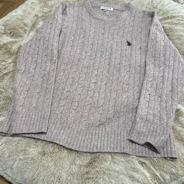 U.S. POLO ASSN. 유에스플로어슨 로고 케이블 니트 스웨터