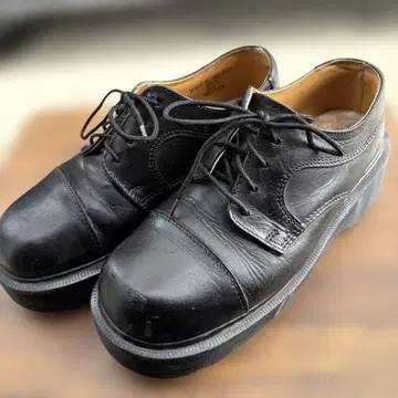 중고 영국제 닥터마틴 4홀 신발 23cm 블랙 통굽