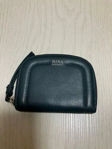 NINA RICCI 컴팩트한 사이즈의 동전 지갑 (가죽제품) 새상품급