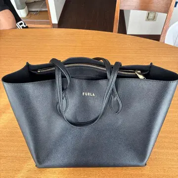 FURLA 블랙 가죽 핸드백