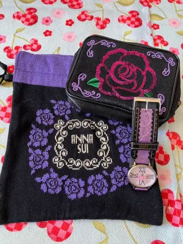 안나수이 퍼플 블랙 꽃 무늬 쿼츠 손목시계 ANNA SUI