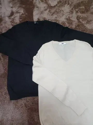UNIQLO 캐시미어 스웨터 2개 세트 L 사이즈 블랙, 화이트