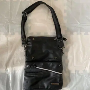 MIXY HOSPITAL 블랙 숄더백