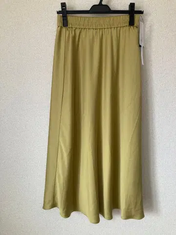 새상품 광택 있는 플레어 스커트 오쿠사 나오코 참여 콜라보