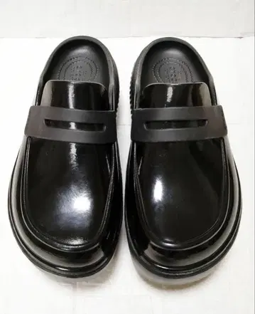 crocs STOMP HIGH SHINE LOAFER