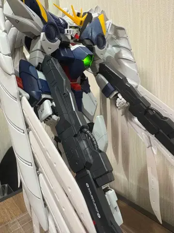 PG 윙 건담 제로 커스텀 완성품