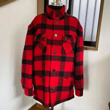 빨간색과 검은색 체크 플란넬 자켓