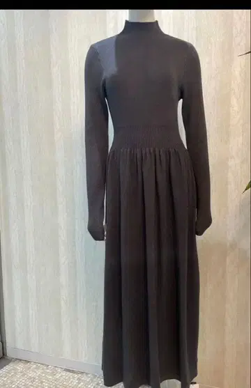 택 포함 새상품 폴린느 브로 니트 원피스